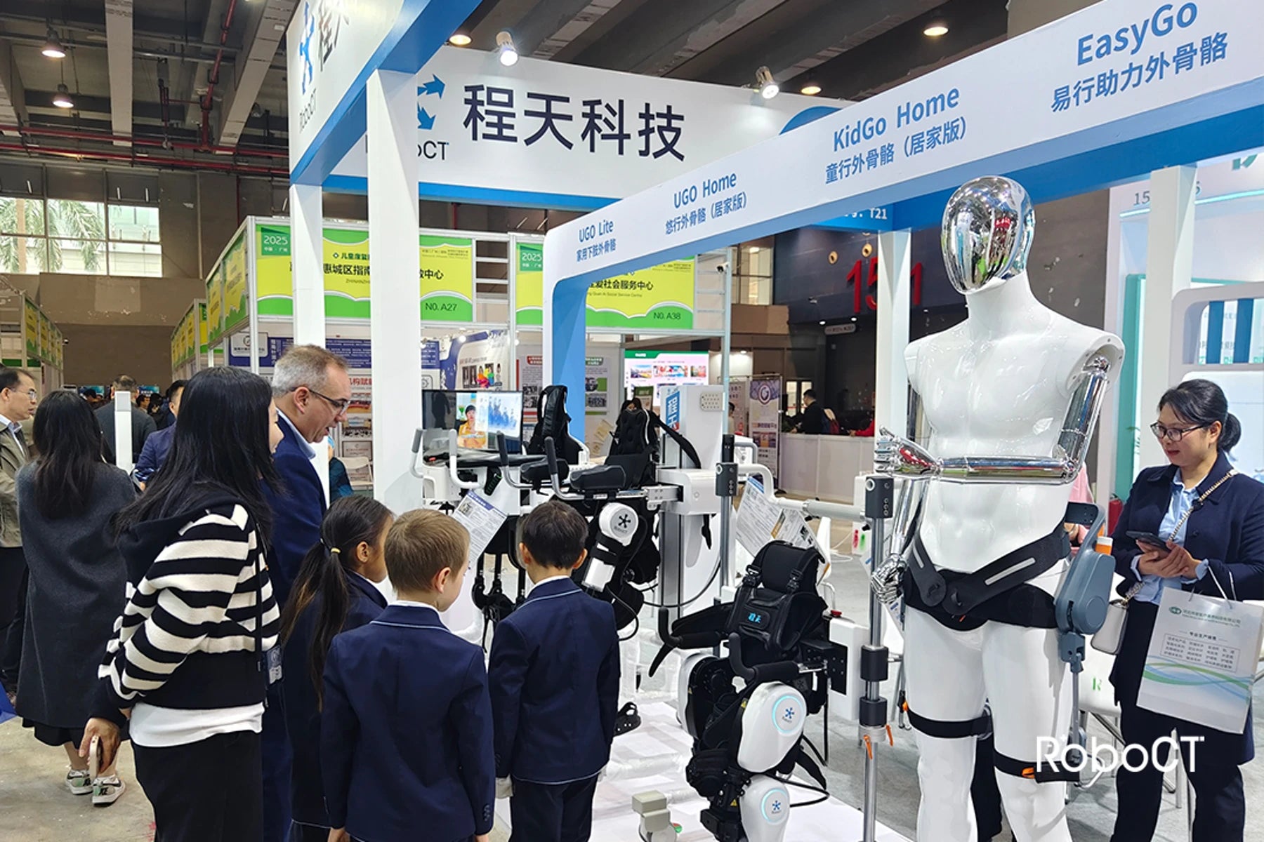 RoboCT booth with people around it, Rehacare Orthopedic China, 2025
